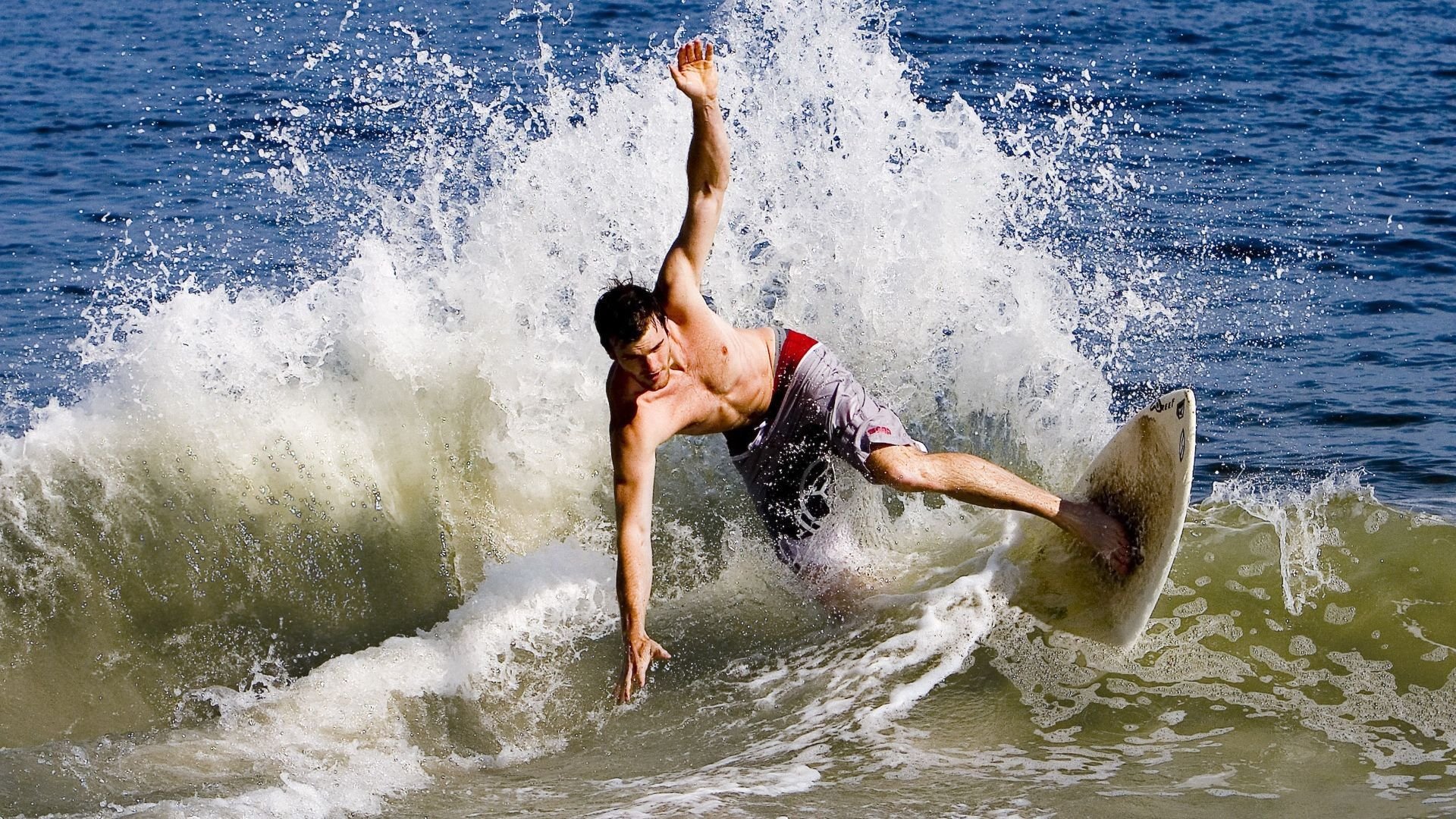 Kaiyun APP-英超球队采用AI技术监测比赛中体能消耗曲线，英超球员身体素质